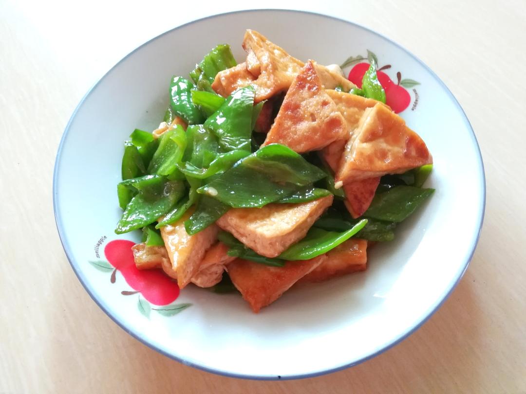 家常青椒香煎豆腐