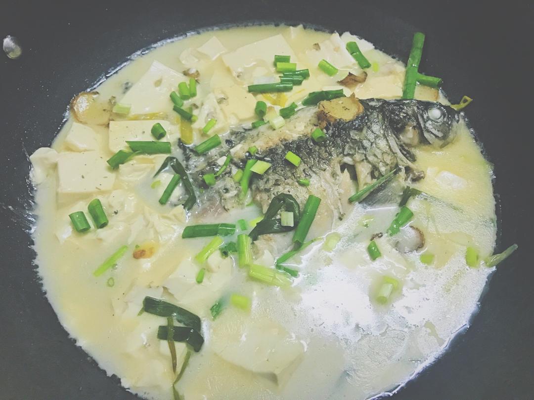 鲫鱼豆腐汤