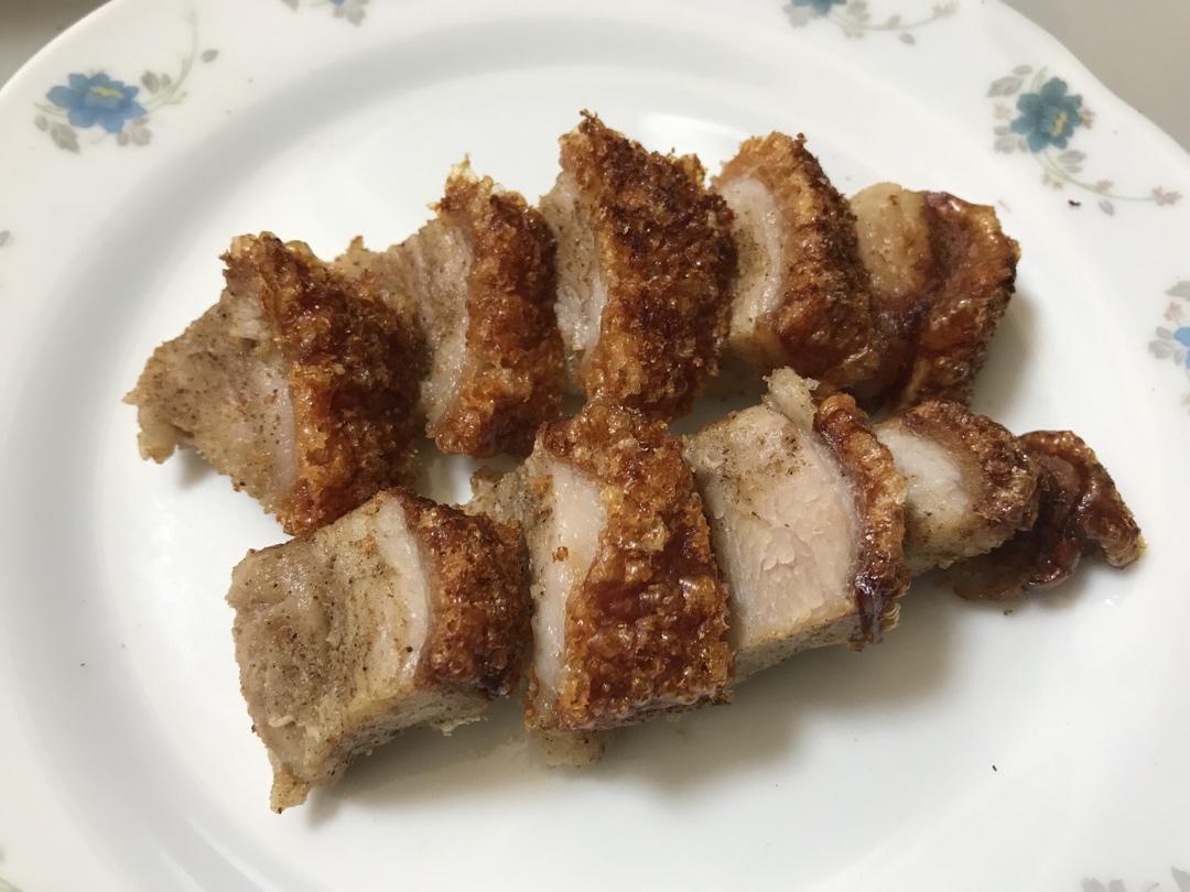 多次失败，越挫越勇终于做出来了广式脆皮烧肉