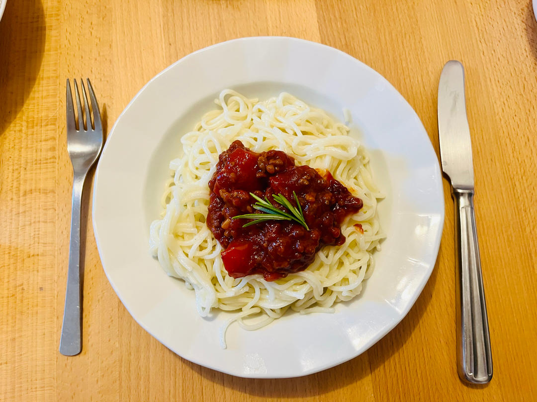 被意佬强行推荐的经典至简番茄金枪鱼意面(creamy tuna pasta)