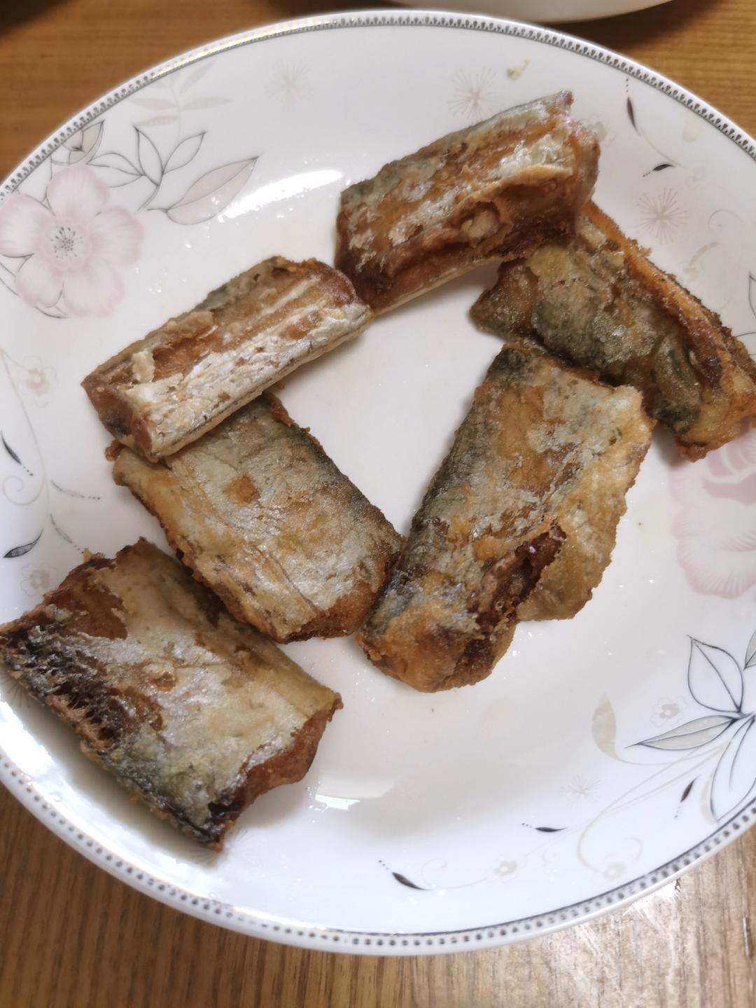 炸带鱼段(一点小窍门油就不浑了)