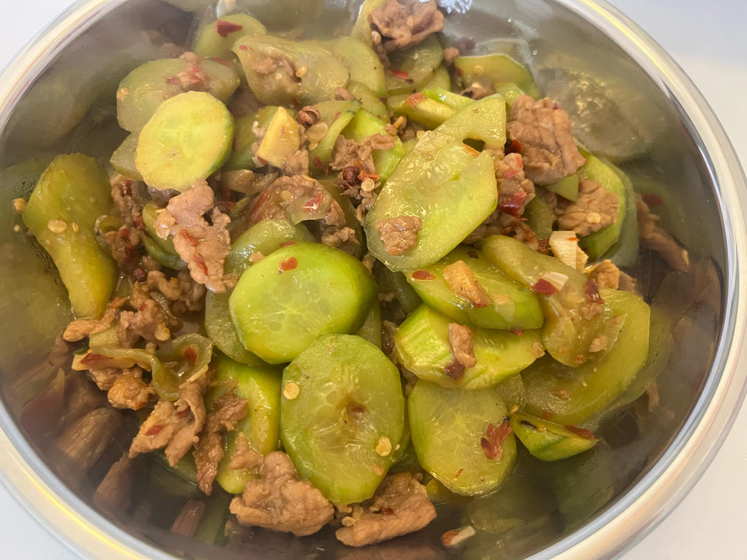 青瓜炒肉片，听说是老一辈才知道的菜！
