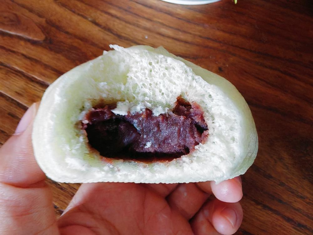 暄软可口的豆沙包