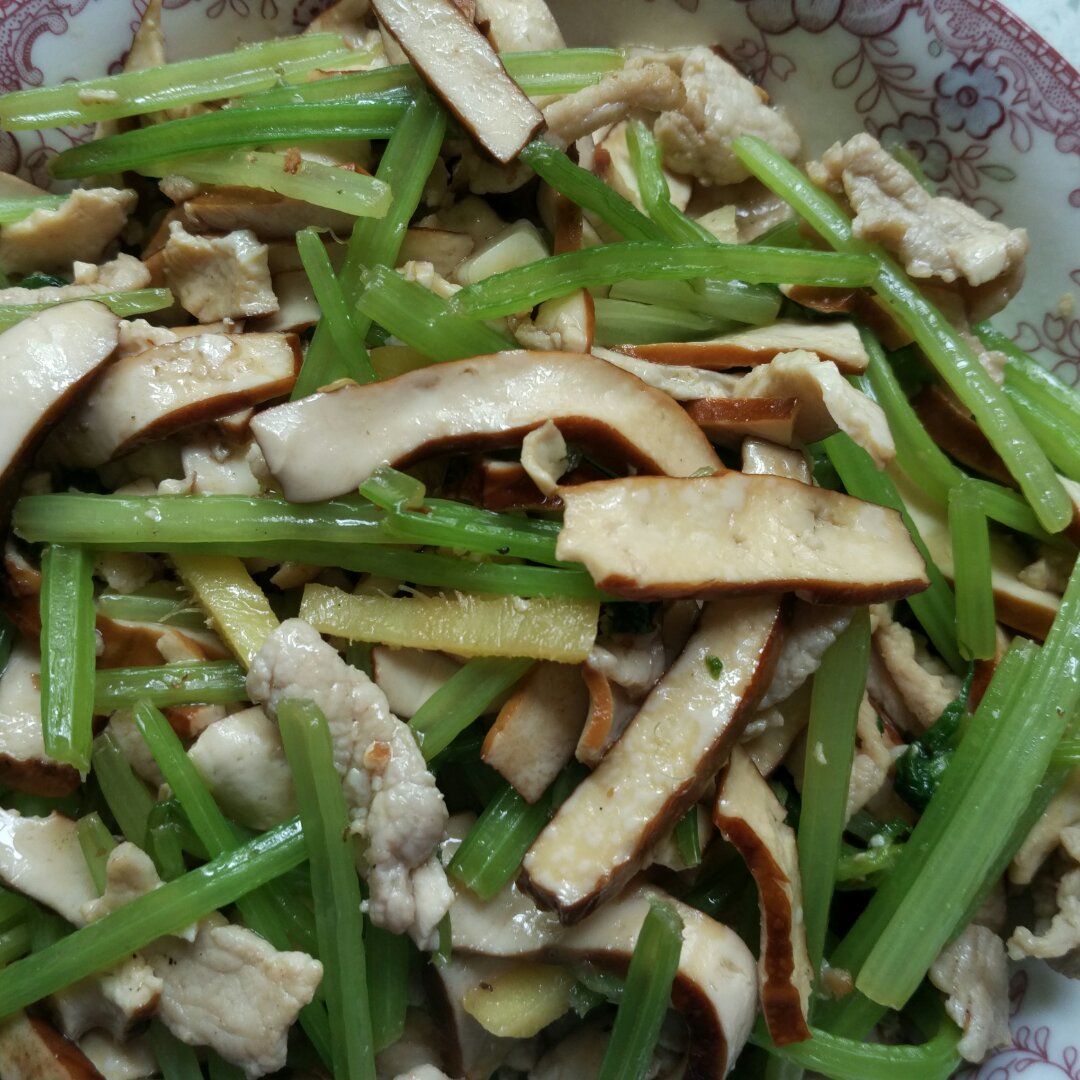 芹菜香干炒肉丝