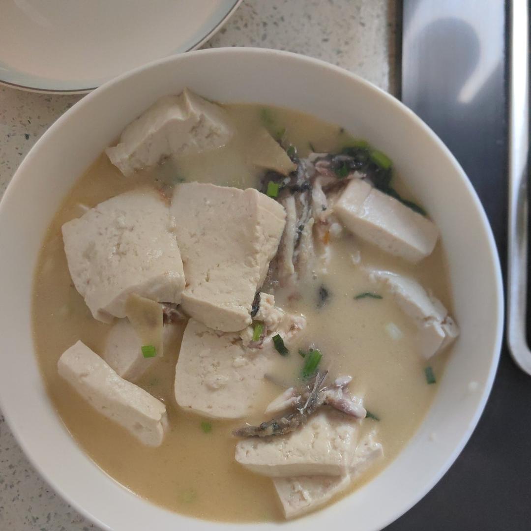 奶白鲫鱼豆腐汤|一条鱼最后的温柔