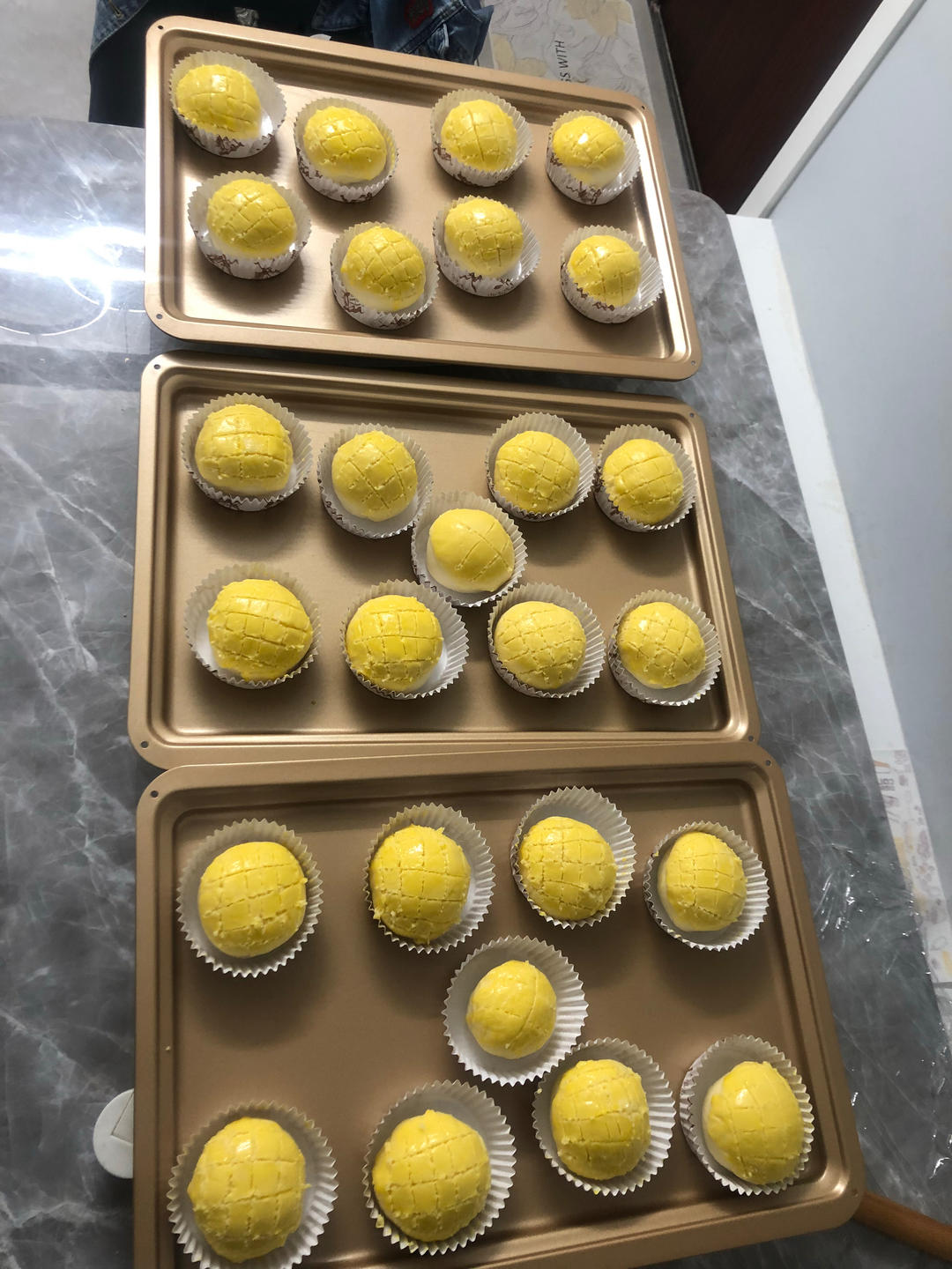 好吃到炸裂的港式菠萝包（附带制作酥皮的小视频）