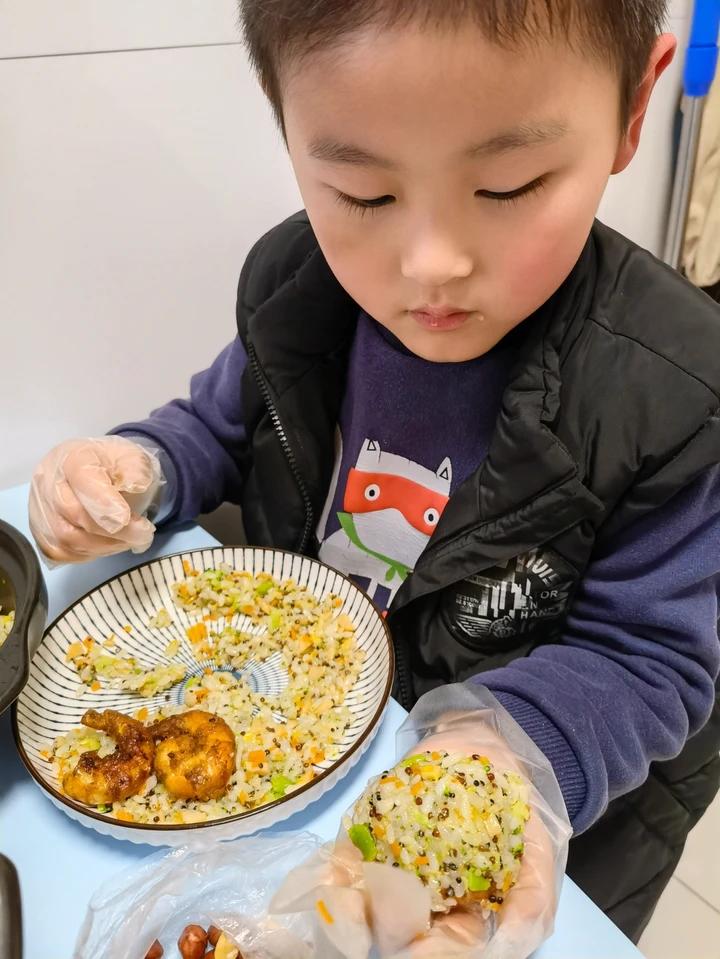 三色藜麦蔬菜饭团