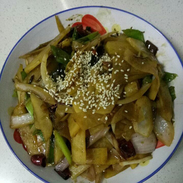 边吃边流泪的「孜然土豆片」