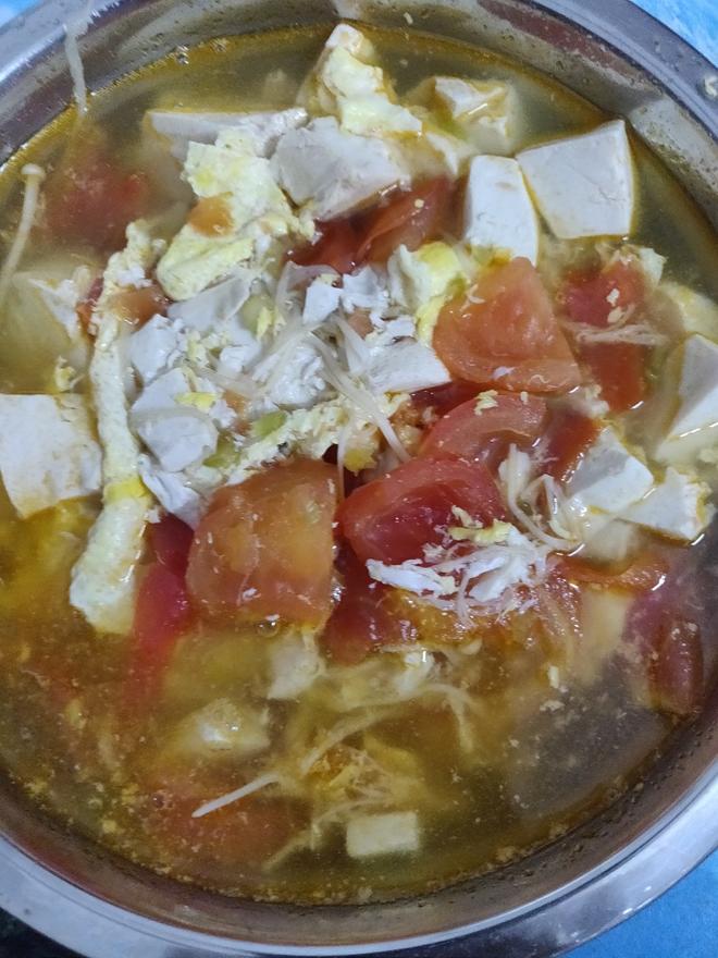 西红柿金针菇豆腐汤的做法
