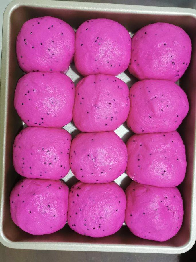 火龙果软欧包，粉嘟嘟～