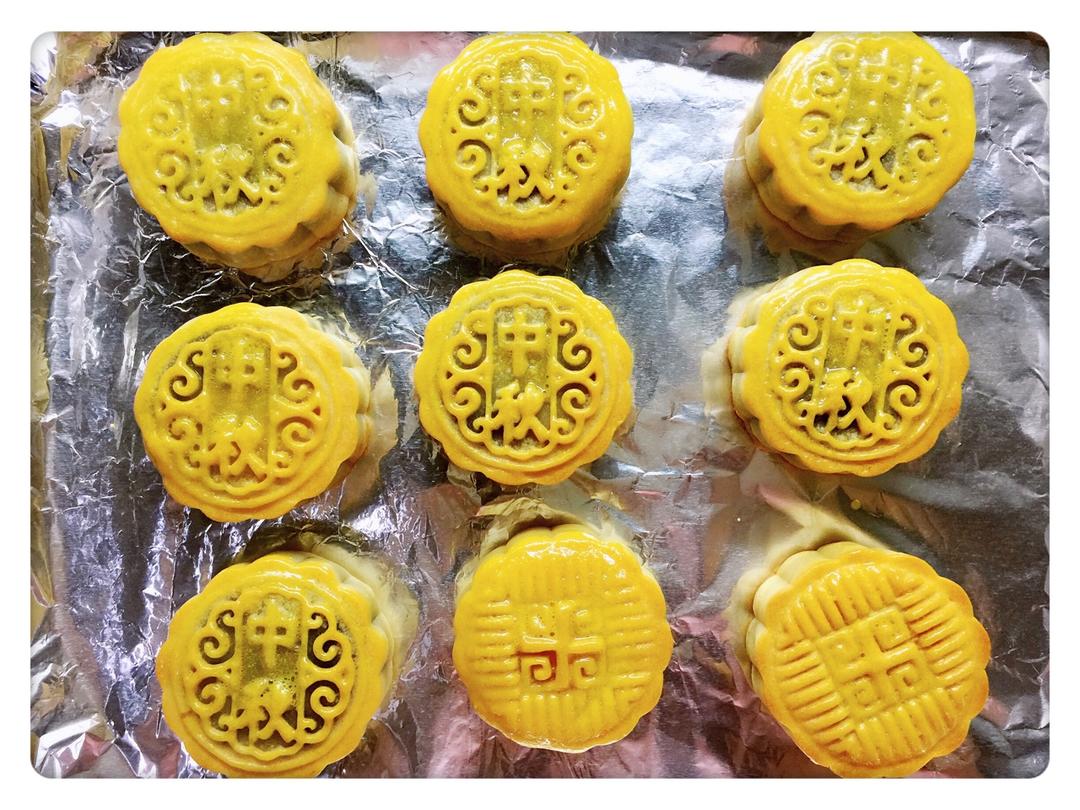 广式月饼－－蛋黄豆沙月饼