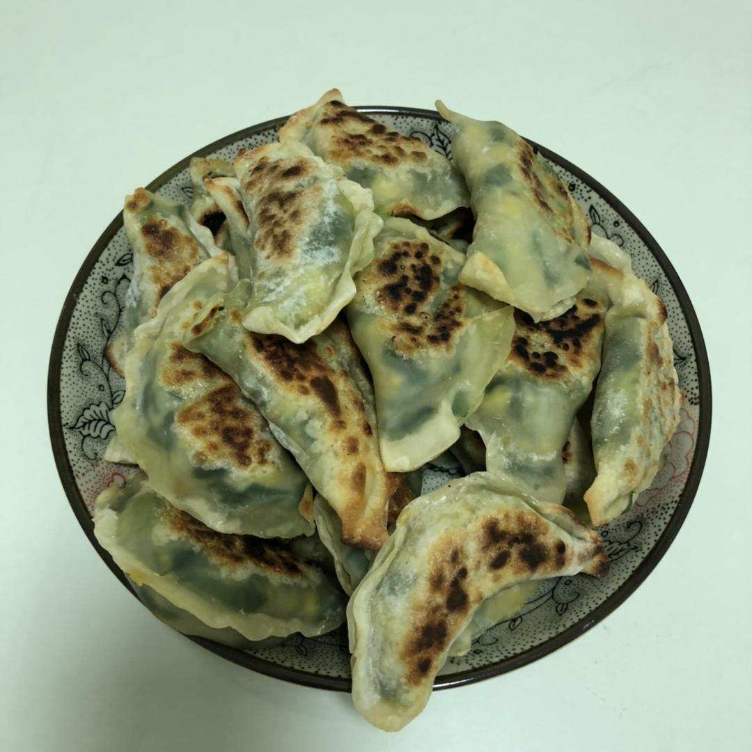 快手版～用饺子皮做的韭菜盒子