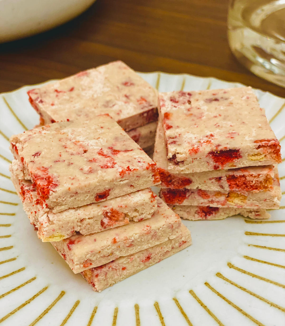 奶粉做草莓酸奶片！浓郁奶香酸甜可口~比买的牛奶片还好吃