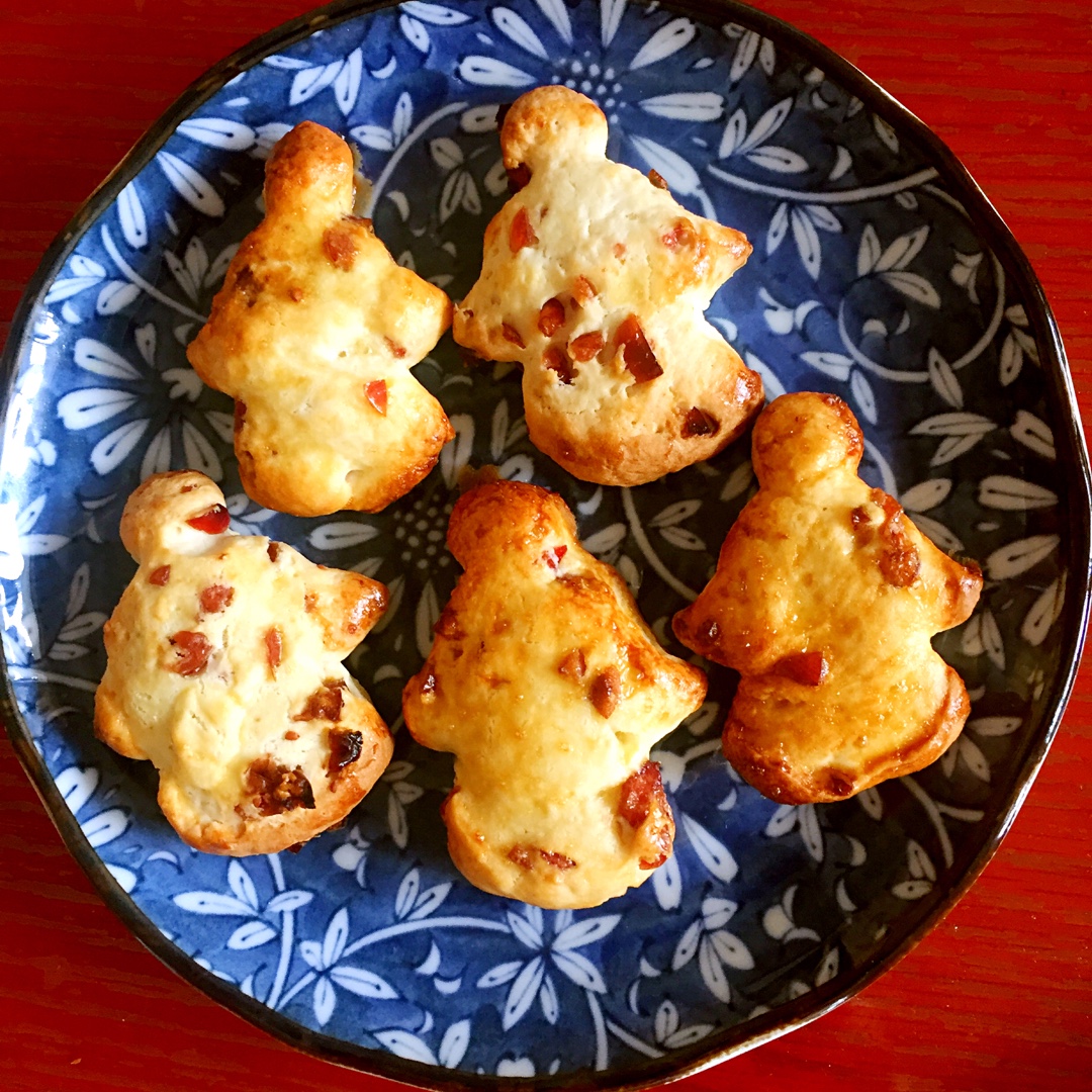 【视频】3分钟 奶油司康Scone(可能是世界上最快手的司康) 消耗淡奶油～
