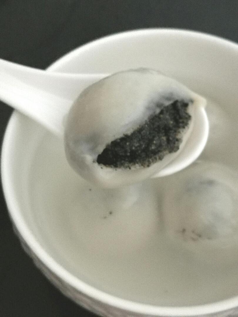 花生黑芝麻汤圆
