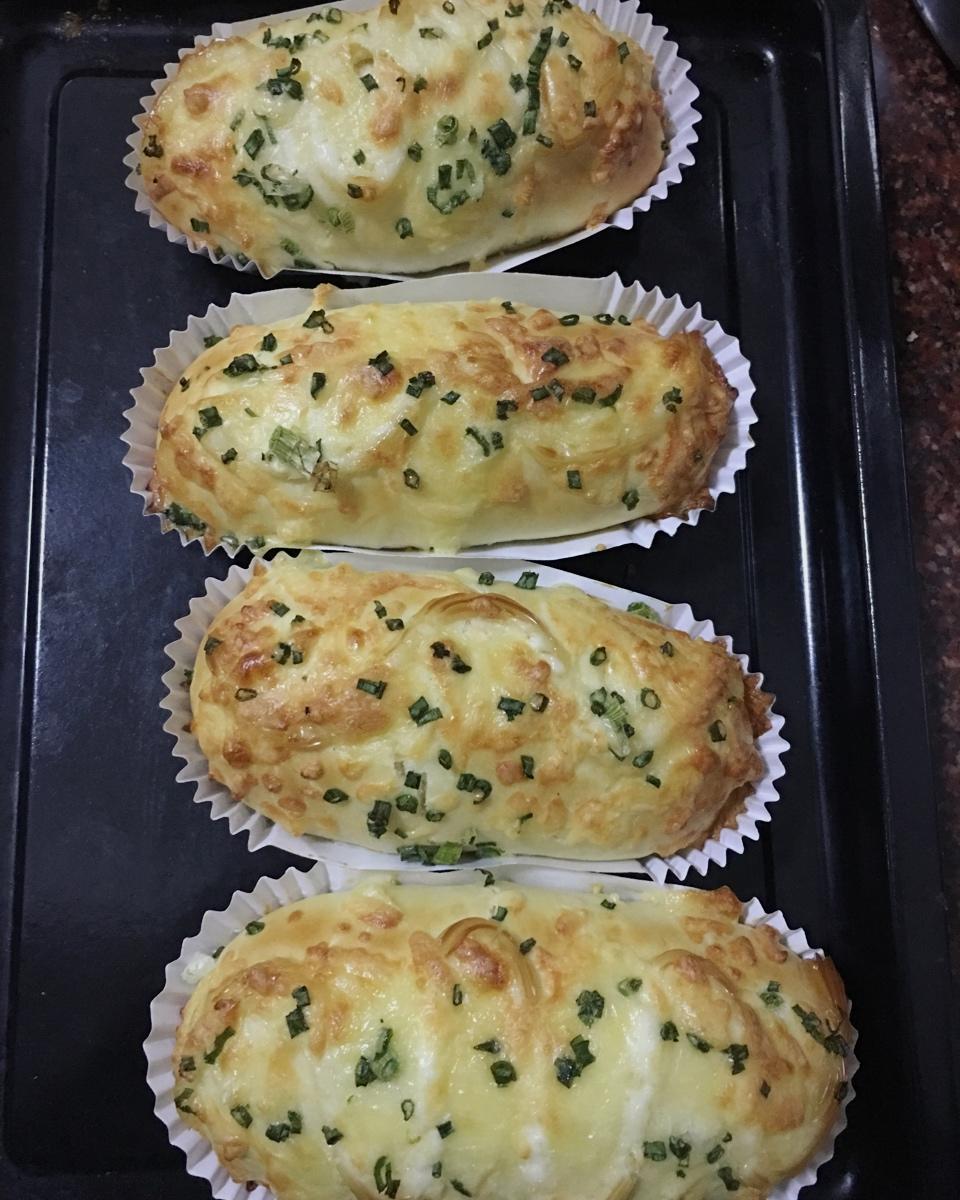 luo爱烘焙做的香葱芝士面包