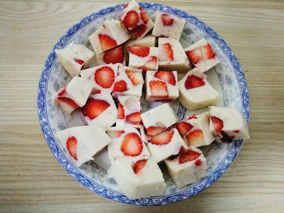 日本大热的草莓牛奶羊羹