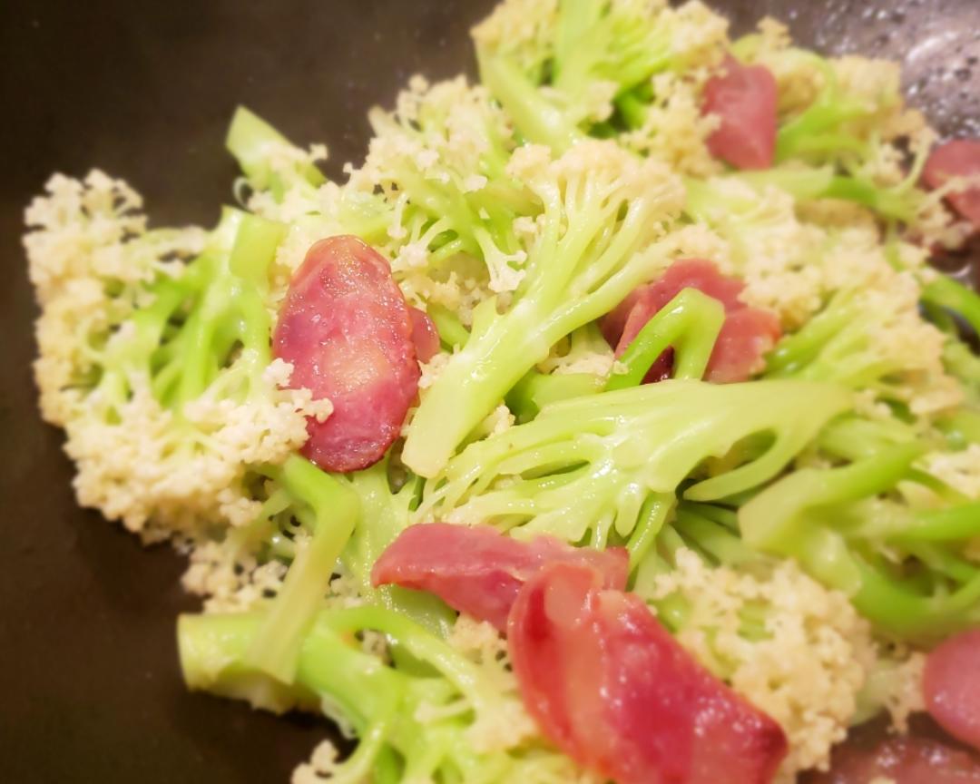广式腊肠炒菜花
