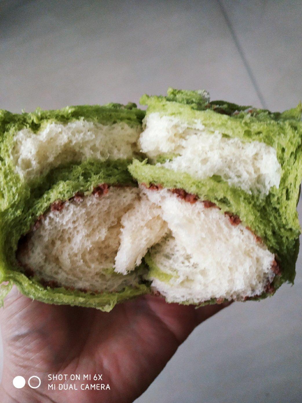 抹茶双色哈斯面包，红豆欧包