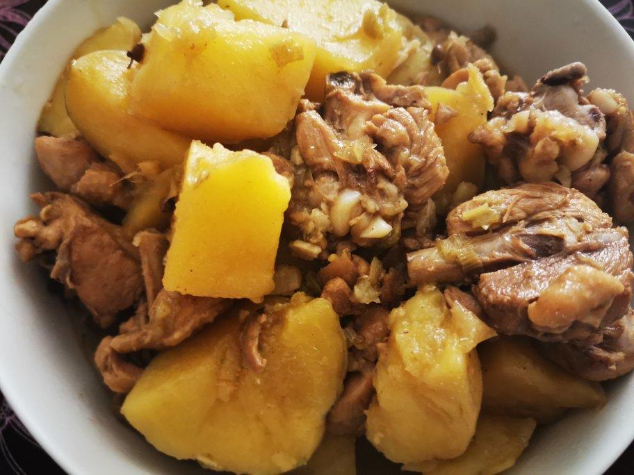 土豆炖鸡块