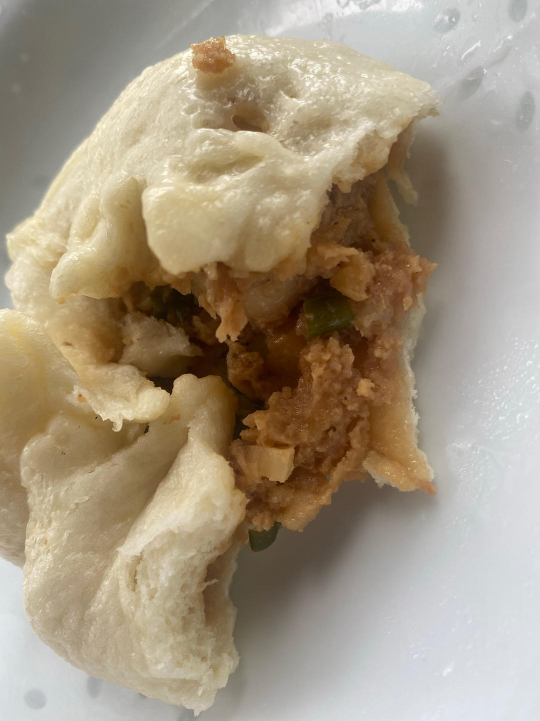 松软多汁的肉包子