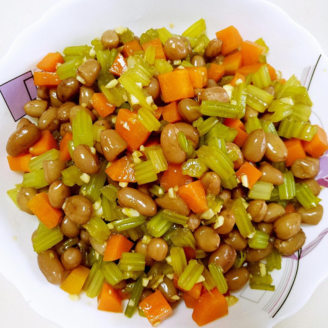 凉拌芹菜花生米胡萝卜
