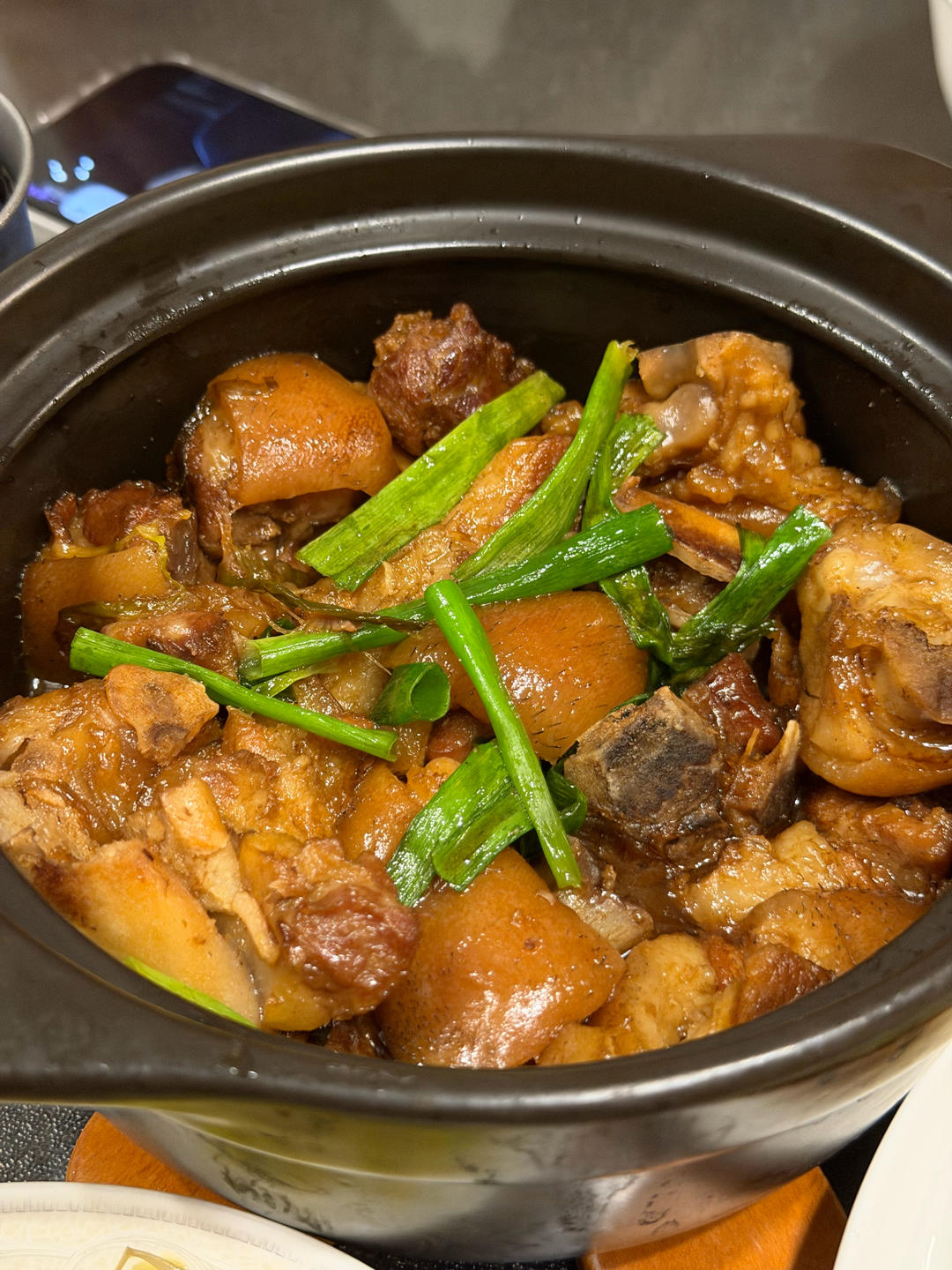 红烧猪蹄，软糯 Q弹，室友三碗饭