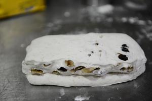 《割口发烧友的面包》—— 自制酵母核桃葡萄干乡村面包（70%酵种 3 ）的做法 步骤9