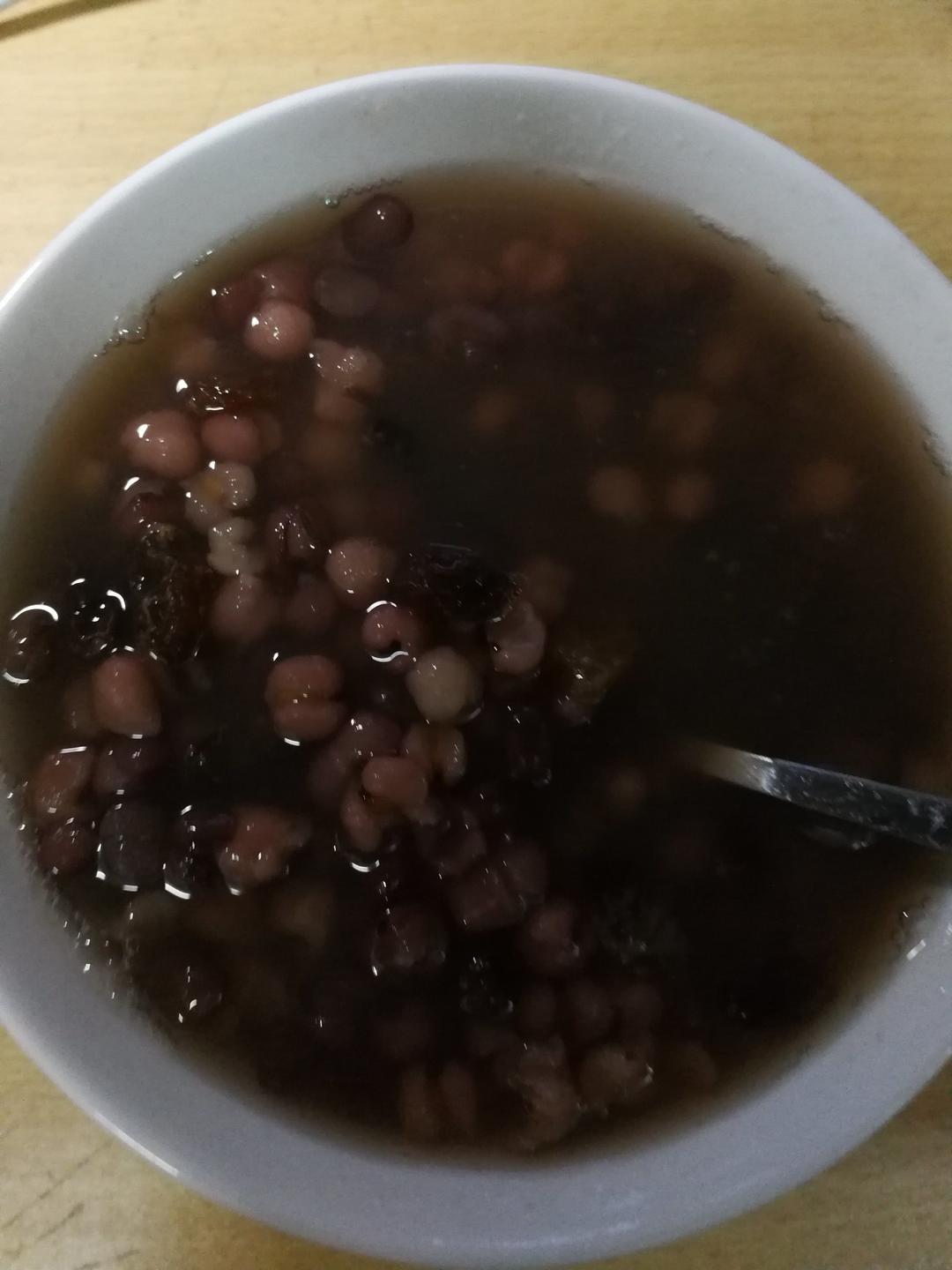 红豆薏米粥 (Red Bean and Pearl Barley Congee)