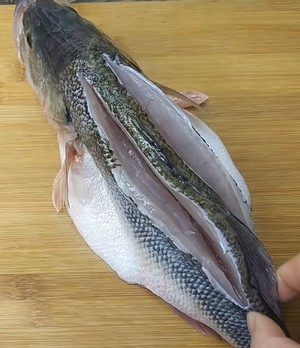 清蒸鲈鱼 50万人观看的清蒸鲈鱼 的做法步骤图 子扬家常菜 下厨房 清蒸鲈鱼 50万人观看的清蒸鲈鱼 的做法步骤图 子扬家常菜 下厨房