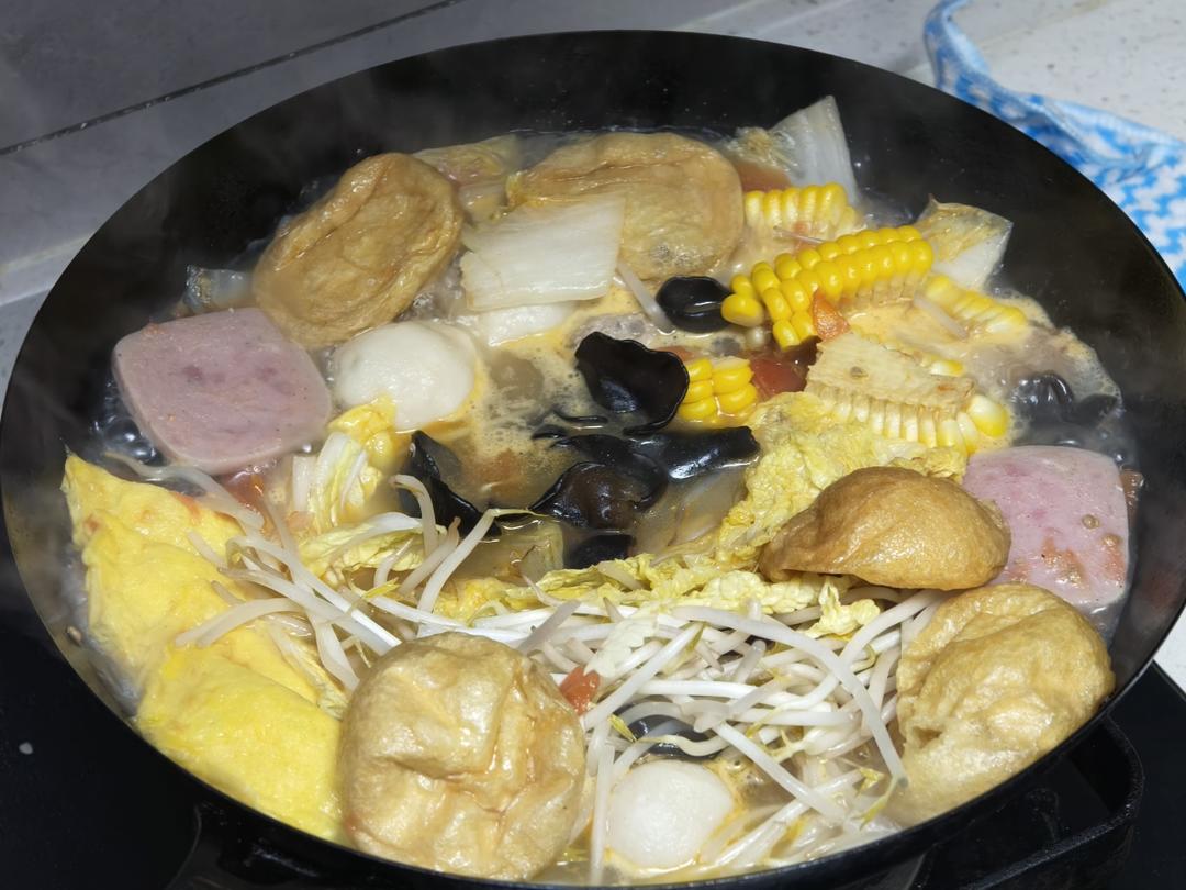 两个人一起炫饭啦！