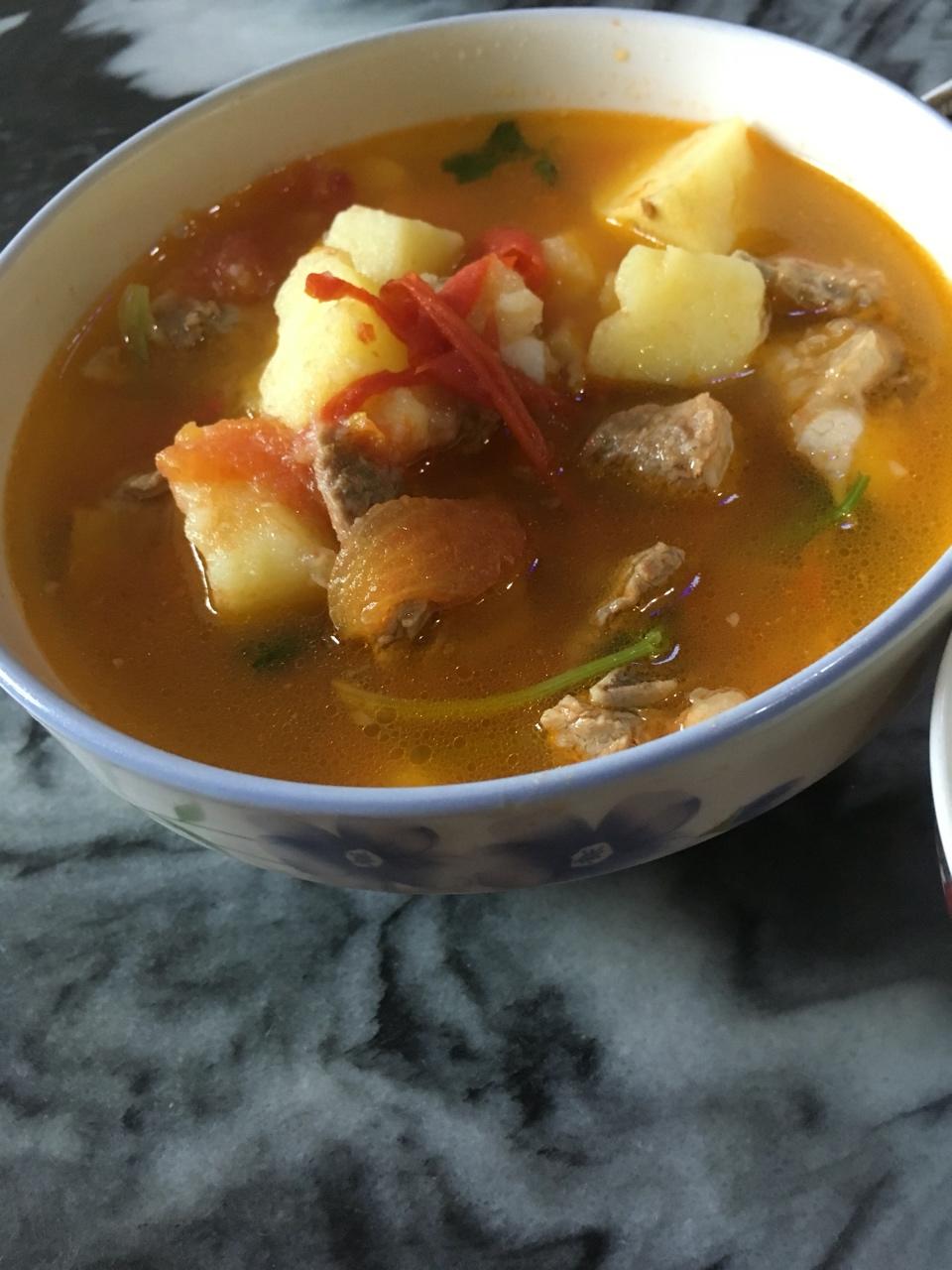 番茄土豆小排汤