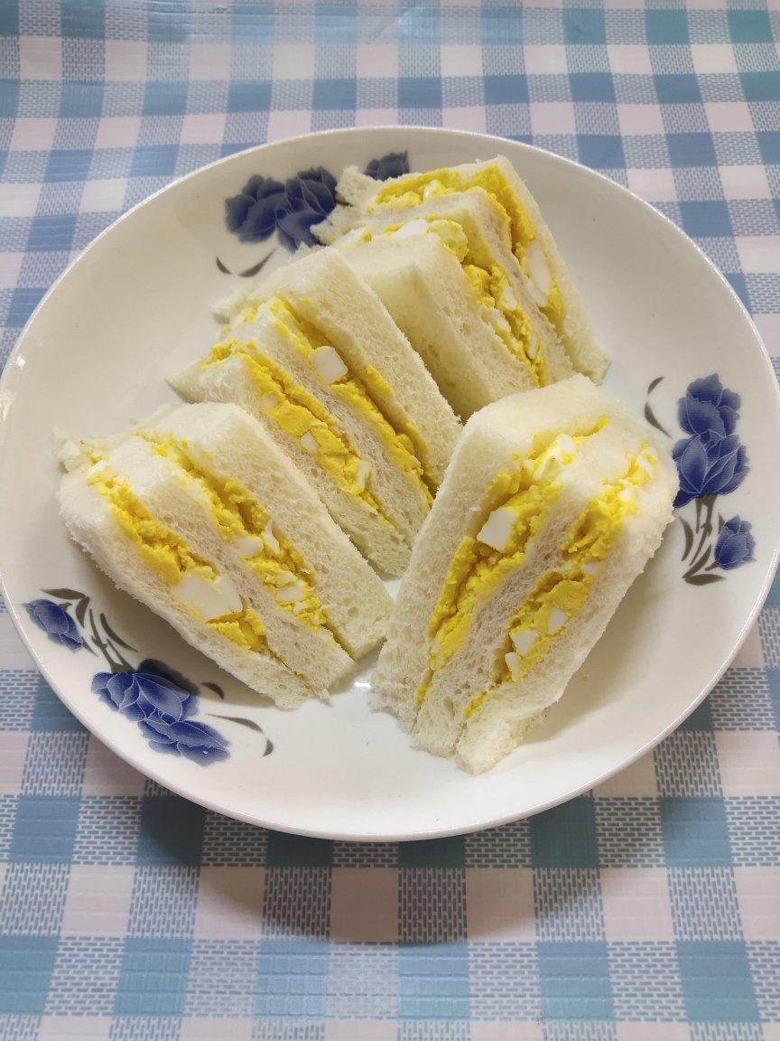 鸡蛋三明治