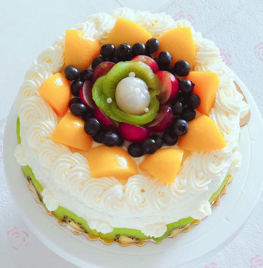 奶油水果装饰蛋糕