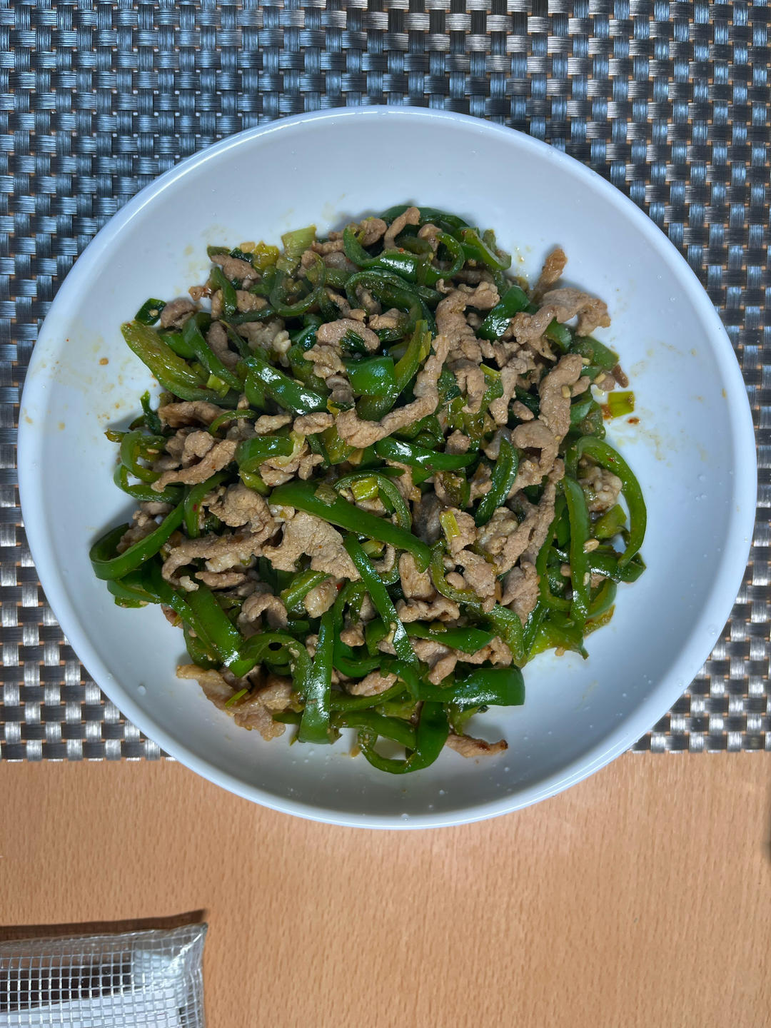 青椒肉丝，这样炒太好吃了。