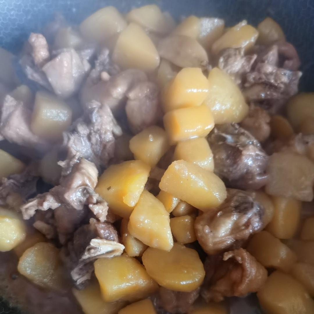土豆焖鸡腿