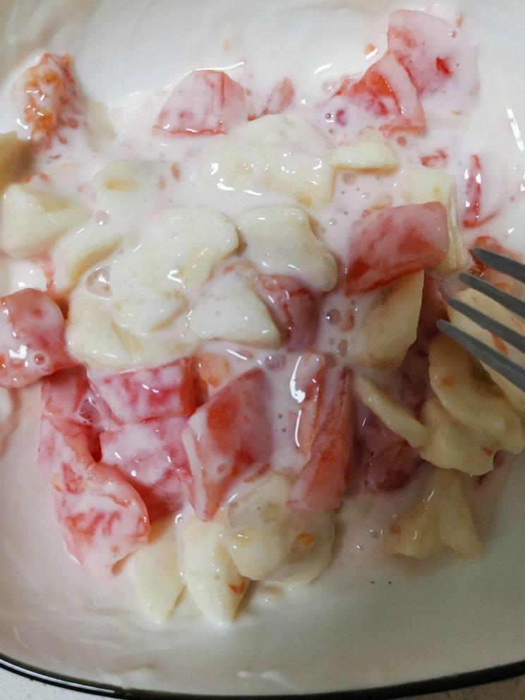 石榴火龙果酸奶沙拉