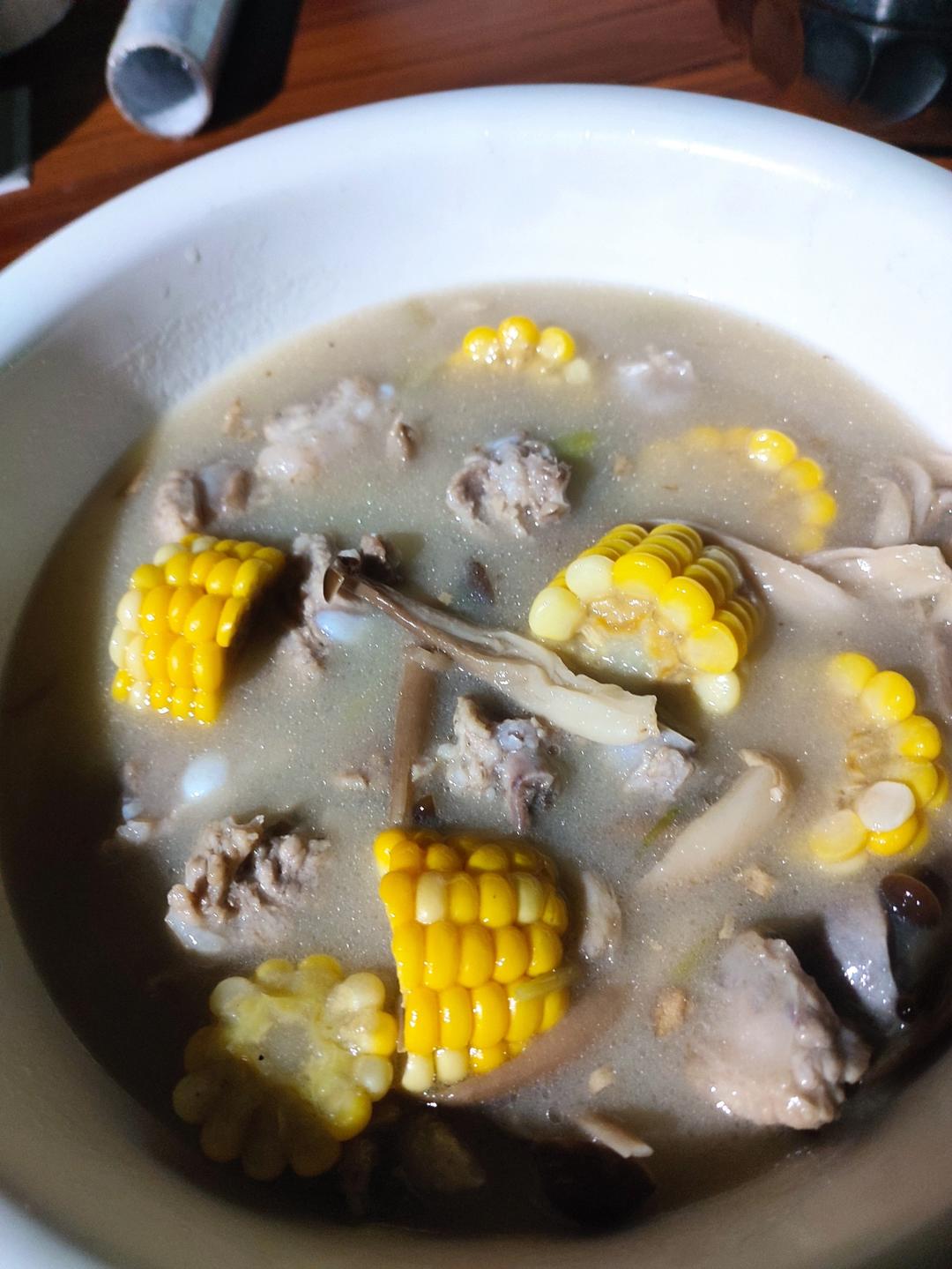 茶树菇玉米排骨汤