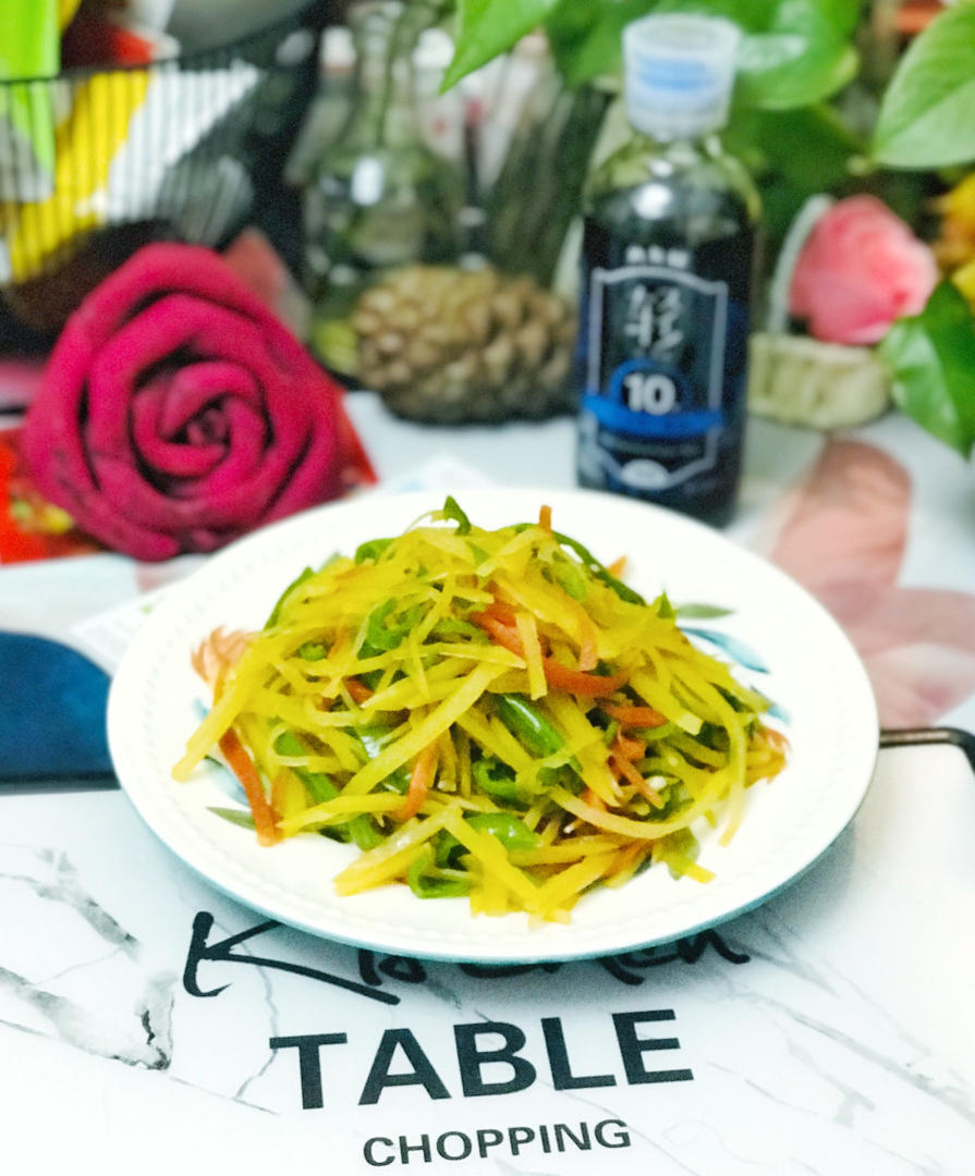六月鲜青椒炒土豆丝