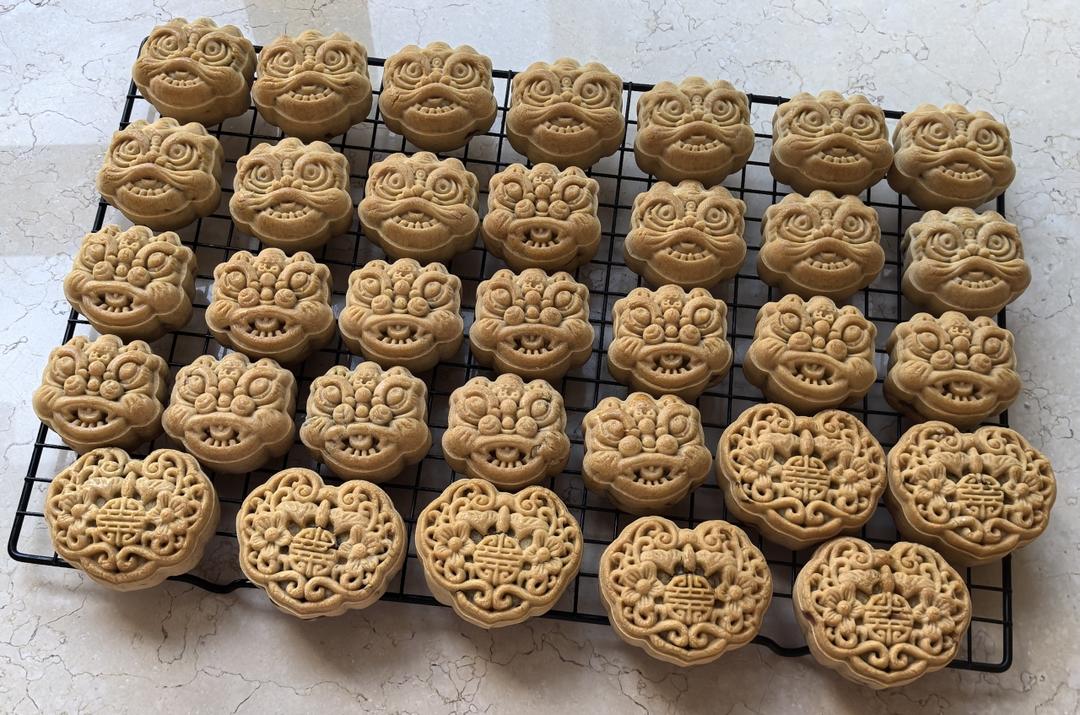 广式咸蛋黄肉松月饼/经典好吃咸口月饼