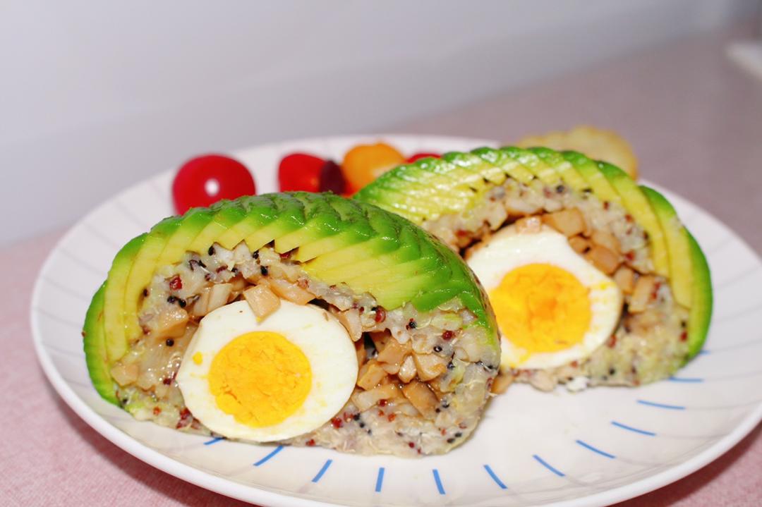 牛油果藜麦山药饭团