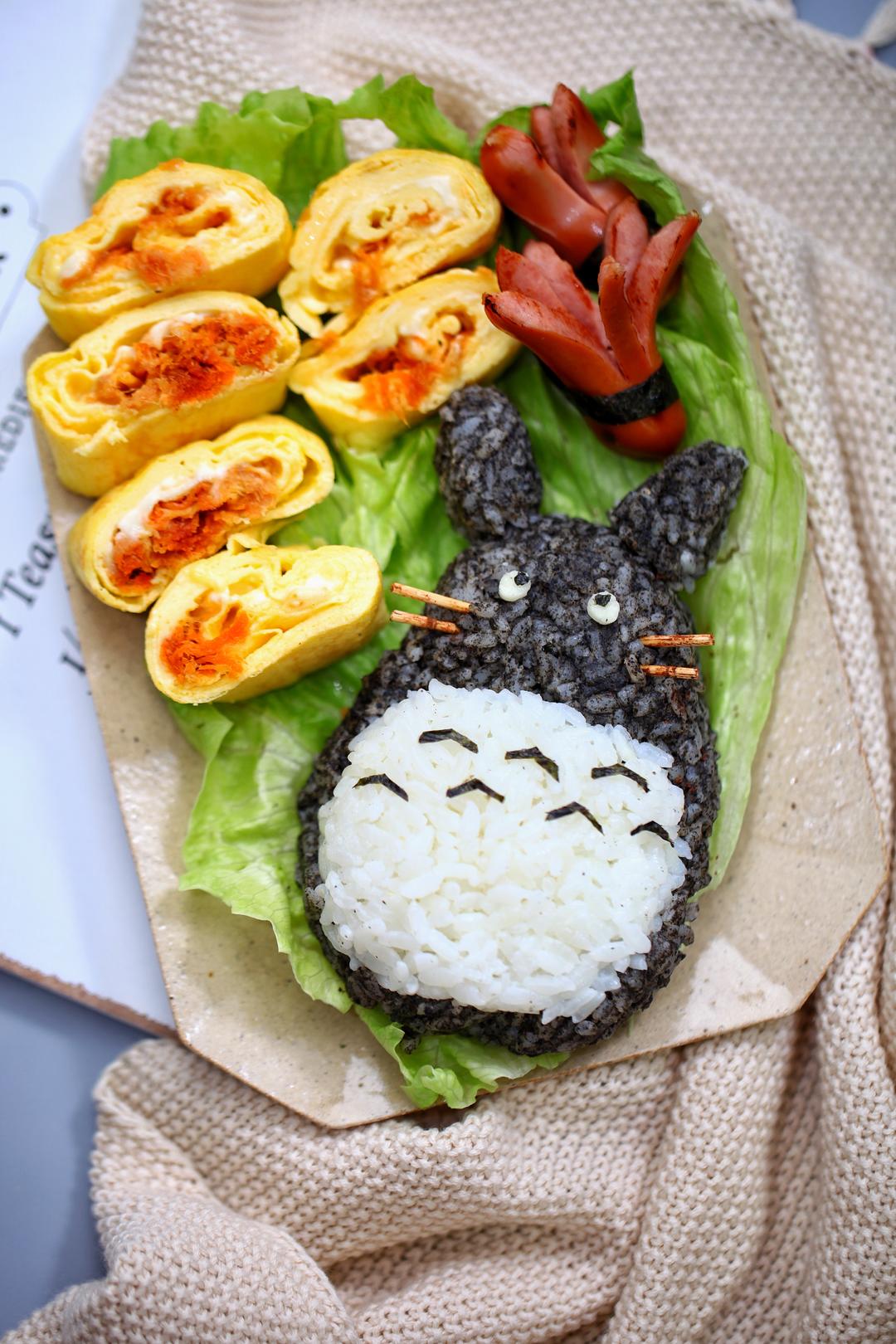 婷婷elf做的龙猫饭团便当