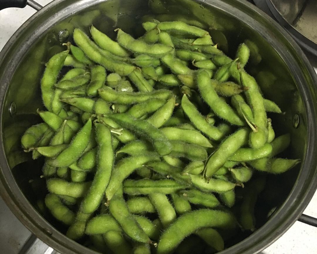 煮毛豆