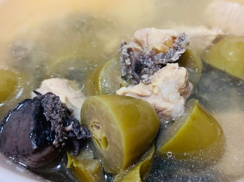 鲍鱼炖青橄榄瘦肉汤
