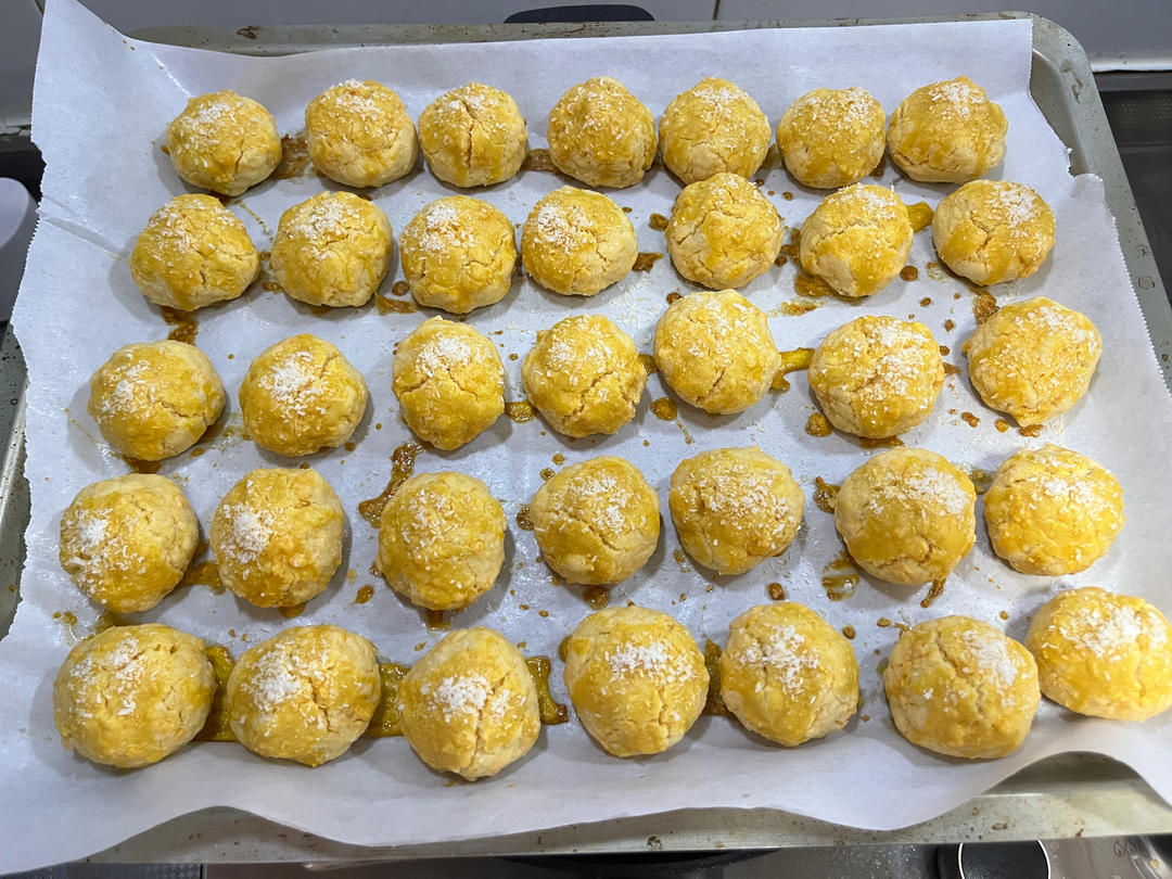 🔥日卖万盒👉椰香金沙咸蛋黄酥💥蛋黄控大爱‼️