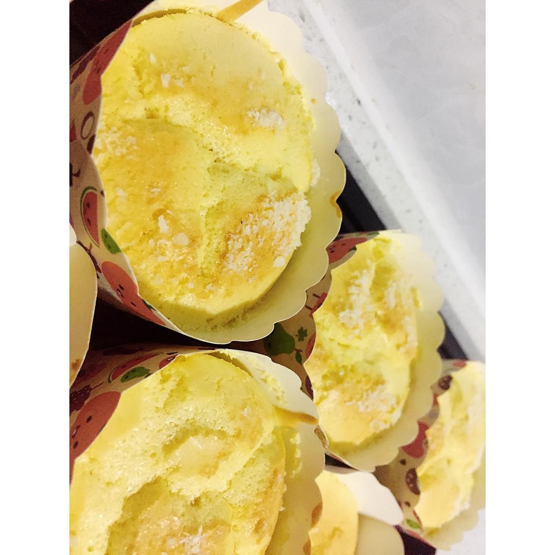 椰香戚风杯子蛋糕