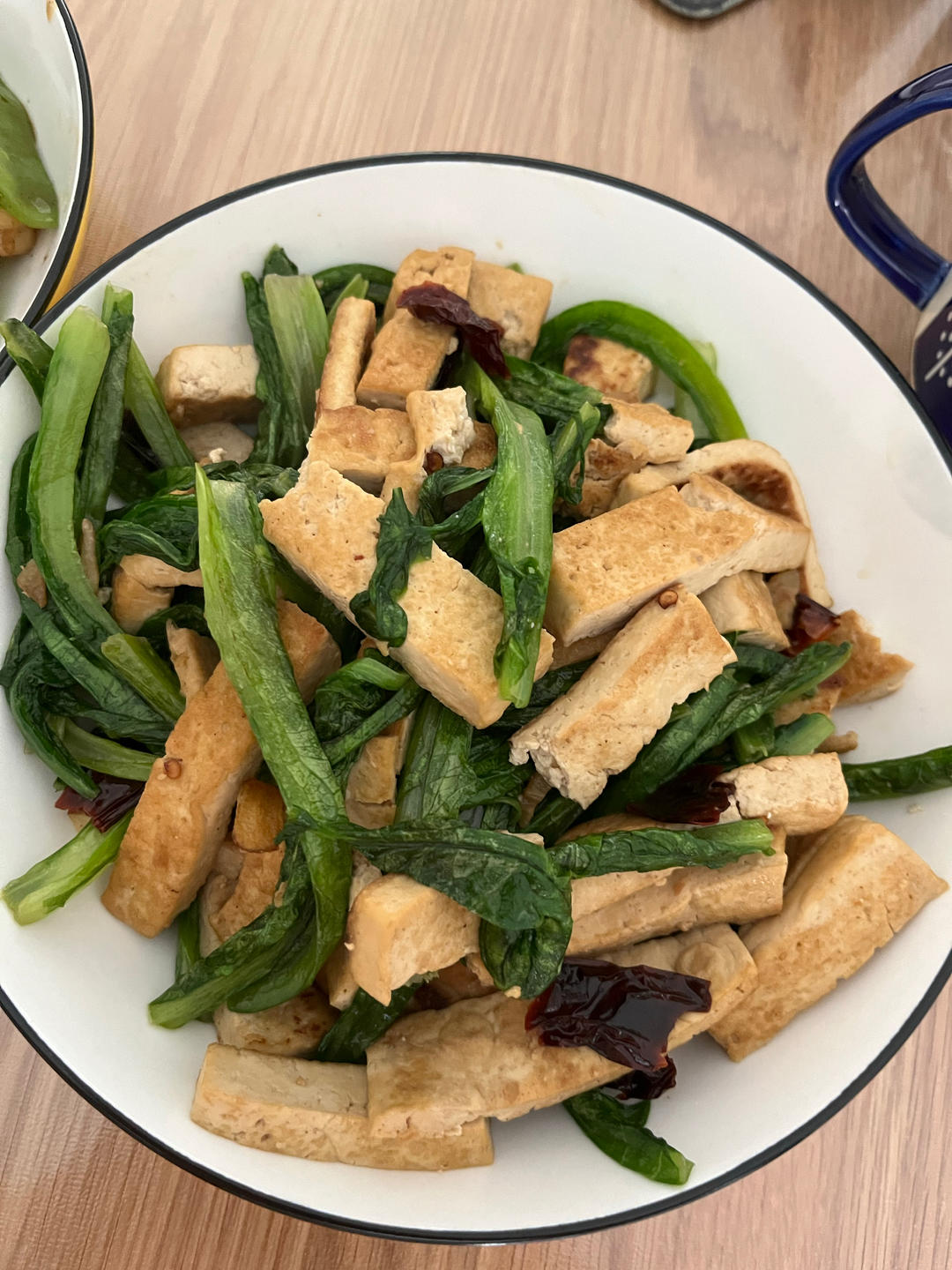 煎豆腐炒油麦菜～很下饭呀(^_^)