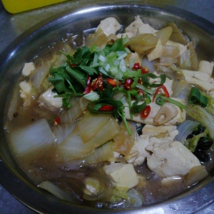 家常白菜粉条炖豆腐