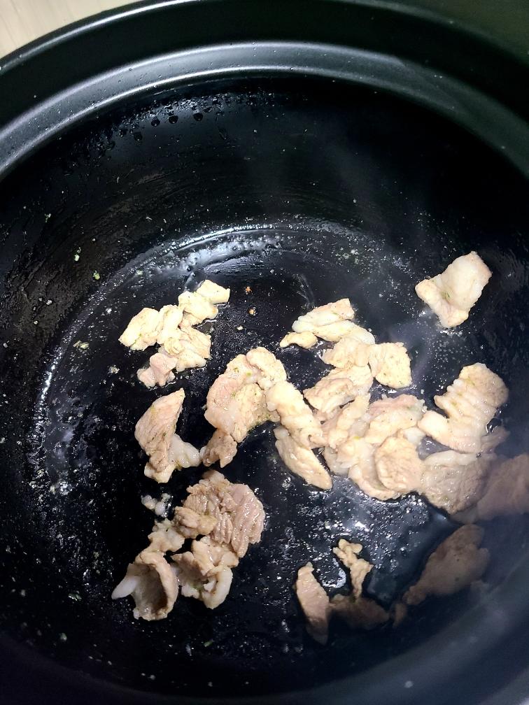 茄子土豆炖鲍鱼的做法 步骤2