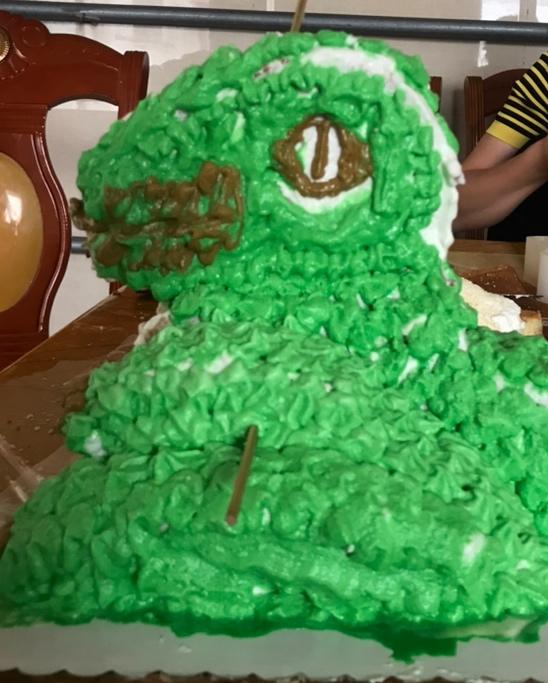 西瓜的第一个恐龙蛋糕